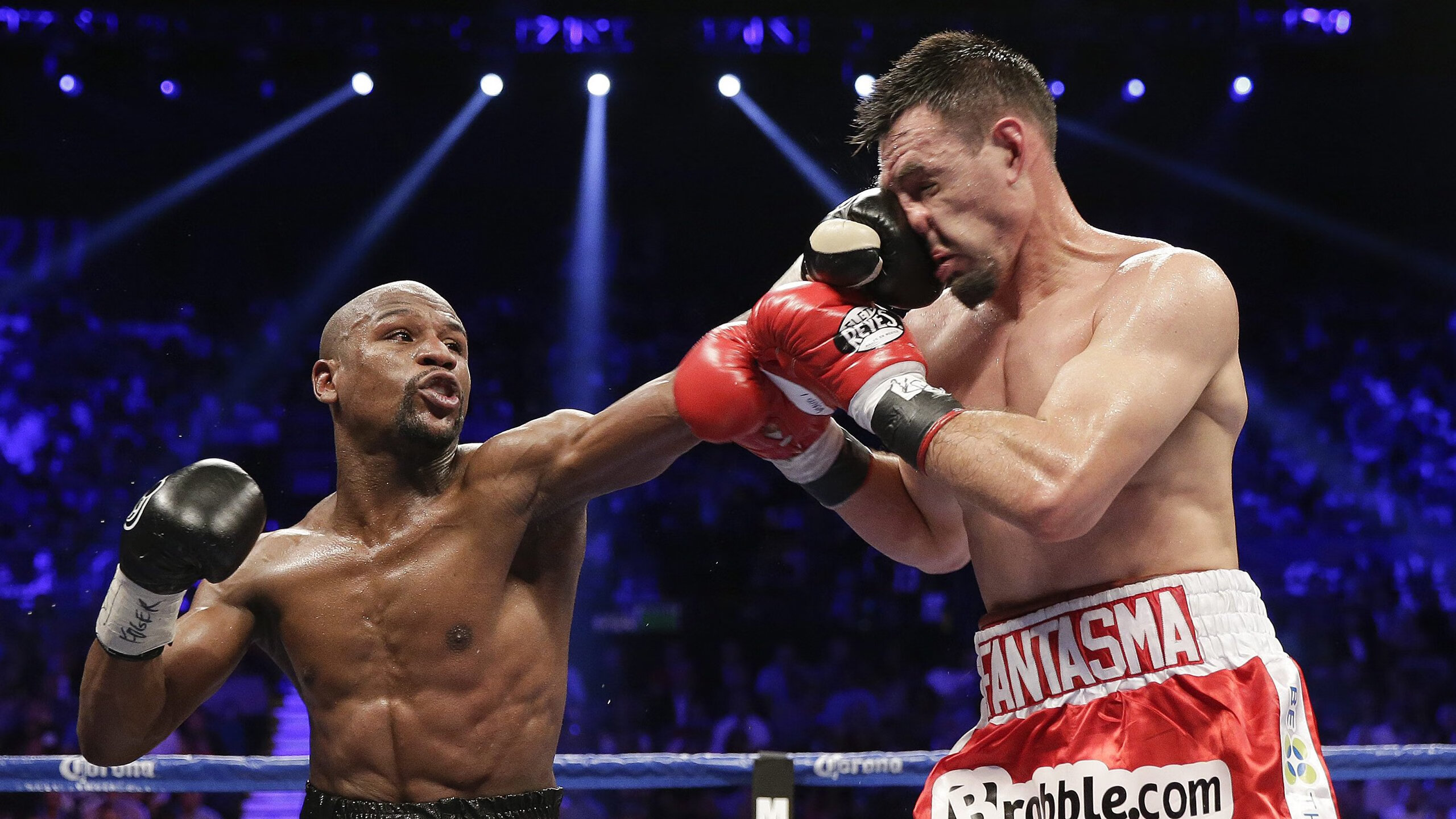 “马科斯·莫奇的强力防守与战术执行力,帮助美洲狮队在全球赛场占得先机”