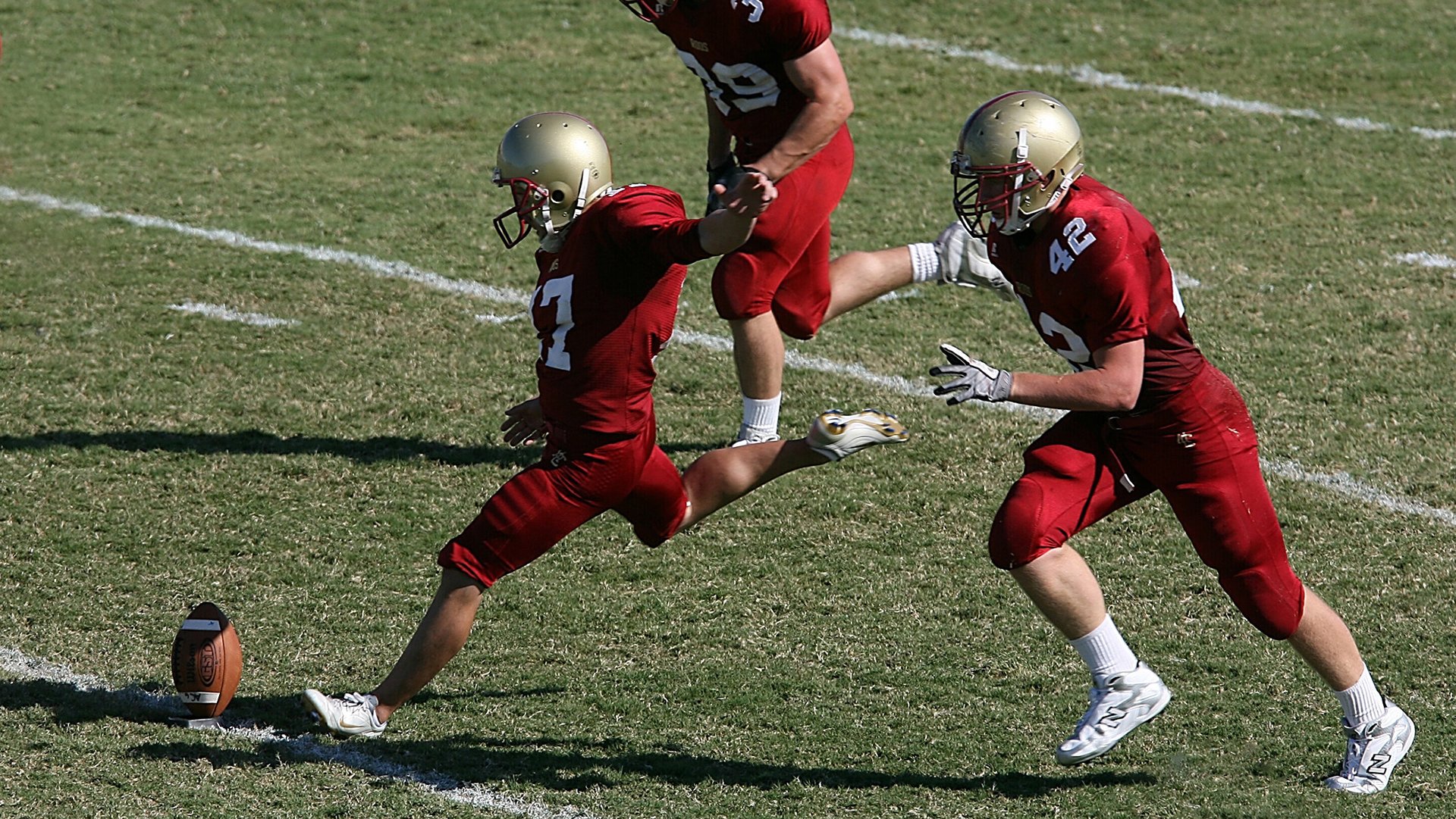 星空体育app下载-简：他的跑位无懈可击，频繁给对方防线制造麻烦